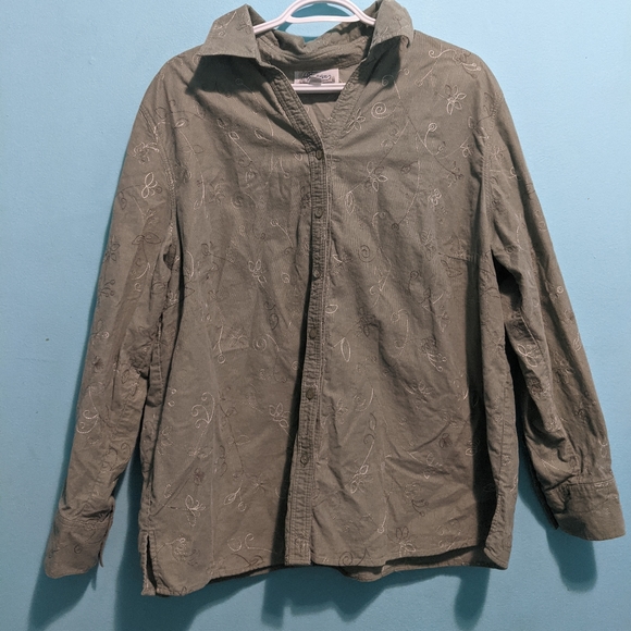 Tradition button-up top - Picture 2 of 8